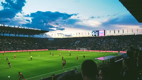 英超焦点战：暴风雪席卷英国机场致关闭，利物浦VS曼联比赛或遭取消